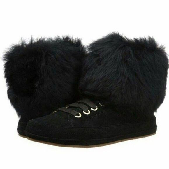 UGG Women's size 6M Ankle Boot - Picture 1 of 8